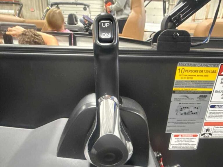 2026 Bennington 20SL - Performance Double Toon - Blackout US-ETWS9675K526 [photo 11]